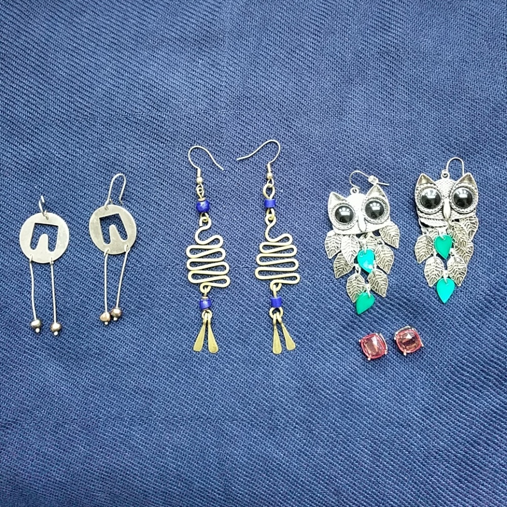 🍥  Dangly Earrings